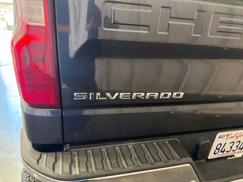 Used 2020 Chevrolet Silverado 1500 LT w/ Convenience Package RWD image 12