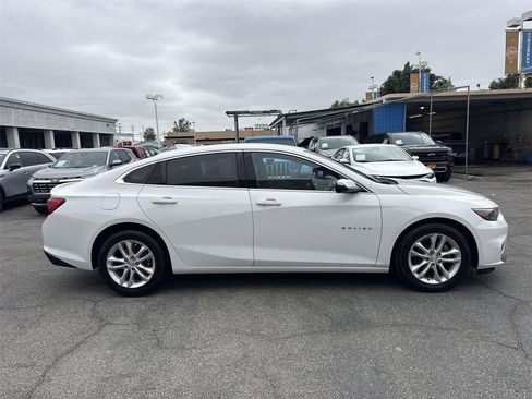 Used 2018 Chevrolet Malibu LT w/ Driver Confidence Package FWD image 2