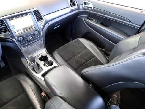 Used 2018 Jeep Grand Cherokee Altitude RWD image 18