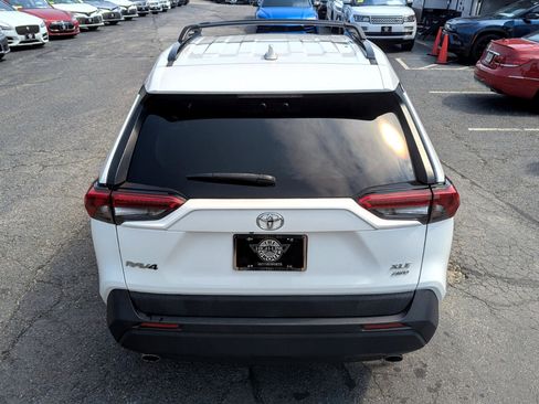 Used 2019 Toyota RAV4 XLE w/ Convenience Package image 8