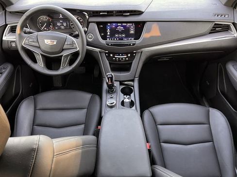 New 2026 Cadillac XT5 Luxury image 9