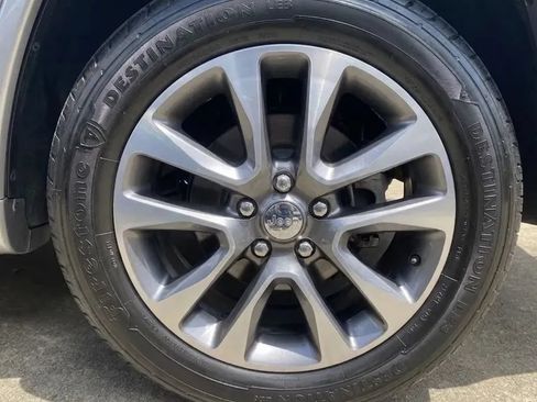 Used 2018 Jeep Grand Cherokee Altitude RWD image 24