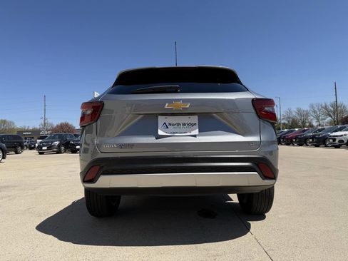 Used 2025 Chevrolet Trax LT w/ LT Convenience Package FWD image 27