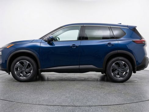 Used 2025 Nissan Rogue SV AWD/4WD image 5