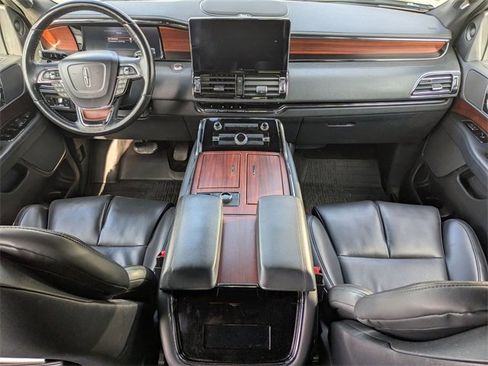 Used 2022 Lincoln Navigator 4WD image 18