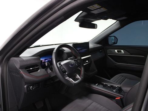 Used 2025 Ford Explorer ST-Line w/ ST-Line Street Pack AWD/4WD image 22
