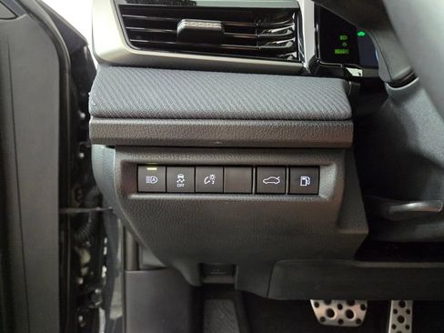 Used 2025 Toyota Camry SE w/ Convenience Package FWD image 22