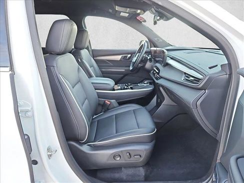 Used 2025 Buick Enclave Preferred image 22