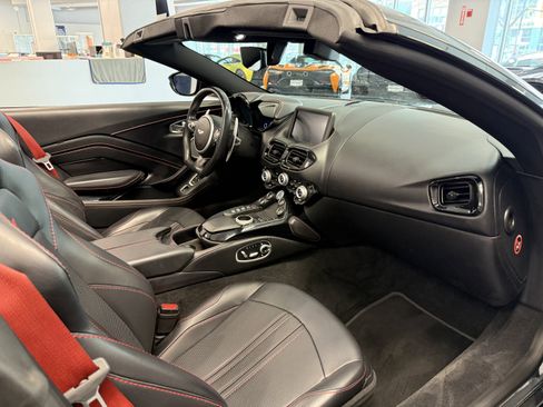 Used 2023 Aston Martin V8 Vantage Roadster RWD image 17
