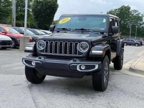 Used 2025 Jeep Wrangler Unlimited Sahara AWD/4WD image 3