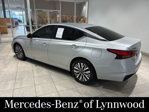 Used 2023 Nissan Altima 2.5 SV FWD image 5