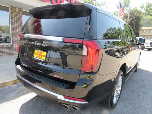 Used 2025 GMC Yukon XL Denali AWD/4WD image 12