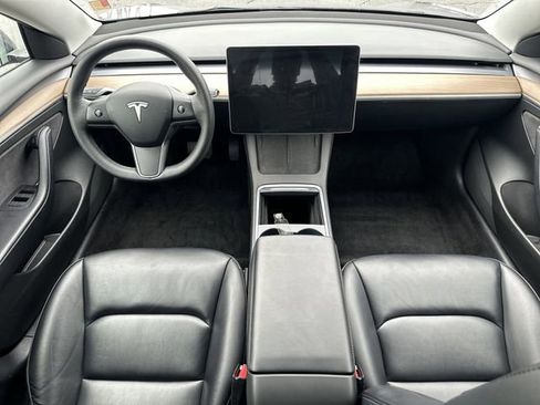 Used 2023 Tesla Model 3 Standard Range image 2