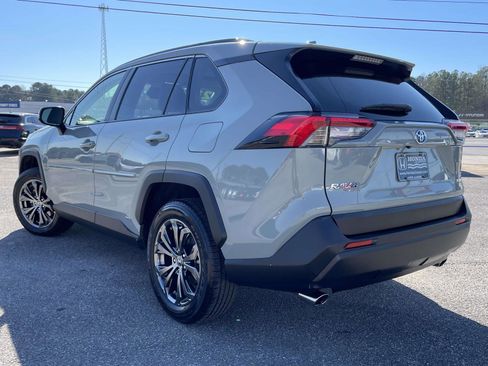 Used 2022 Toyota RAV4 XLE Premium image 4