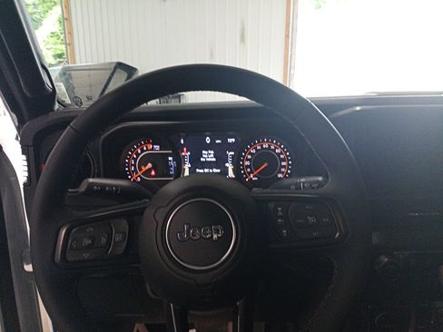 Used 2026 Jeep Gladiator Rubicon AWD/4WD image 18