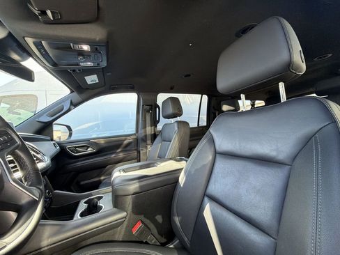 Used 2024 Chevrolet Suburban LT image 9