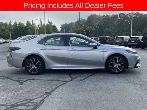 Used 2024 Toyota Camry SE FWD image 6