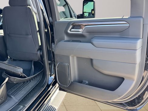 Used 2025 Chevrolet Silverado 2500 LT w/ Trail Boss Package AWD/4WD image 28