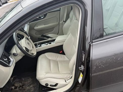 Used 2024 Volvo S60 B5 Core image 15
