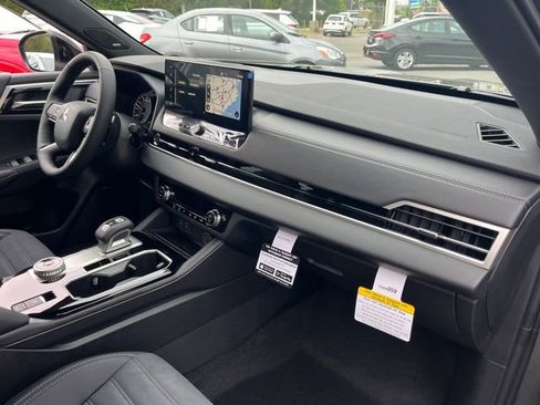 New 2026 Mitsubishi Outlander LE FWD image 34