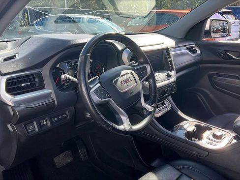 Used 2022 GMC Acadia SLT w/ Technology Package FWD image 16