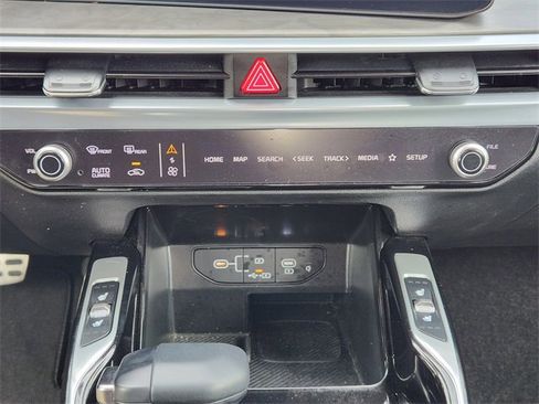 Used 2025 Kia Sorento SX image 15
