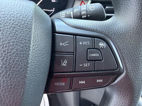 Used 2025 Toyota Sienna LE AWD/4WD image 17