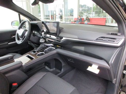 New 2026 Toyota Sienna Platinum AWD/4WD image 31