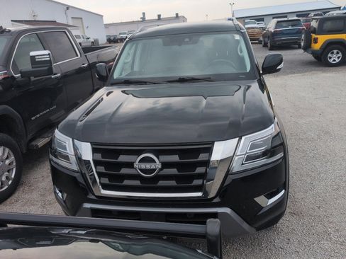 Used 2024 Nissan Armada SV image 3