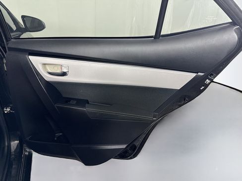 Used 2018 Toyota Corolla L image 27