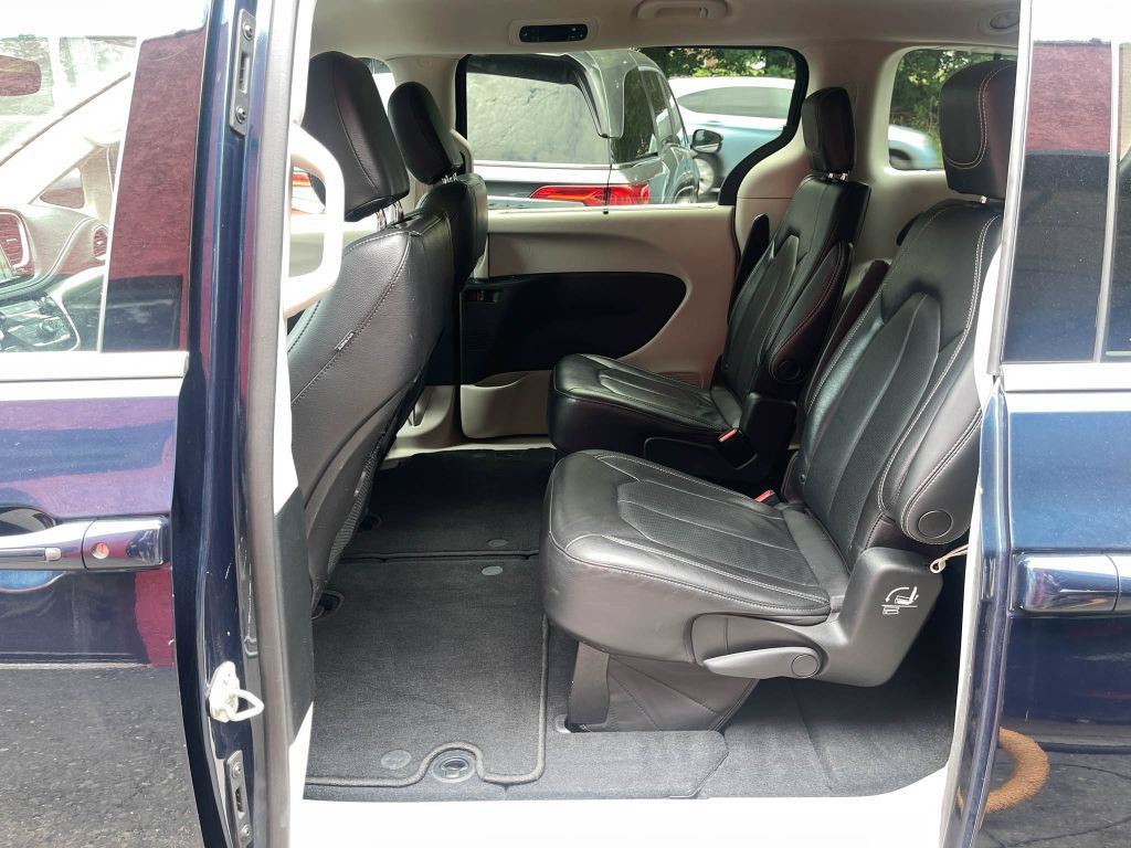 Used 2022 Chrysler Pacifica Touring-L FWD image 35