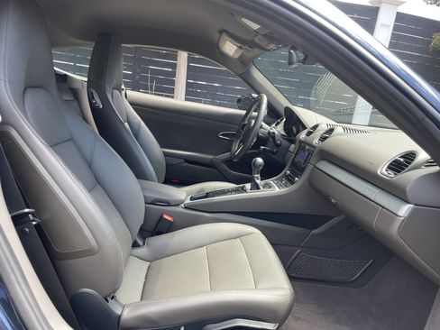 Used 2018 Porsche 718 Cayman RWD image 5