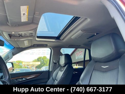 Used 2017 Cadillac Escalade Luxury AWD/4WD image 12