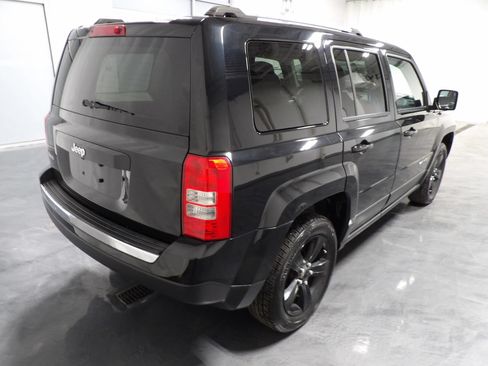 Used 2013 Jeep Patriot Latitude w/ Altitude Pkg AWD/4WD image 4