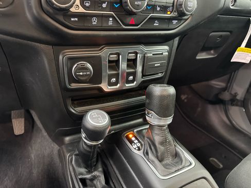 Used 2023 Jeep Wrangler Willys image 11