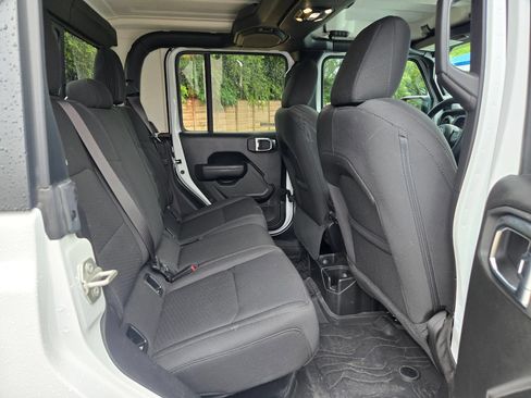 Used 2023 Jeep Gladiator Sport AWD/4WD image 24