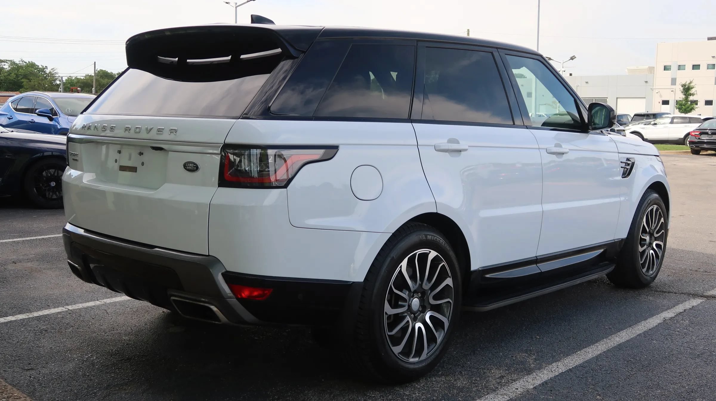 Used 2018 Land Rover Range Rover Sport HSE AWD/4WD image 14