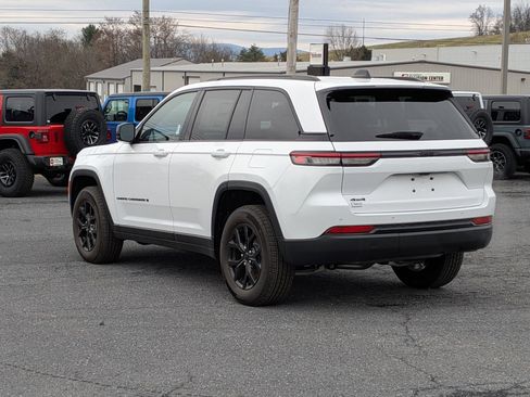 New 2025 Jeep Grand Cherokee Altitude image 7