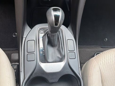 Used 2017 Hyundai Santa Fe SE AWD/4WD image 21