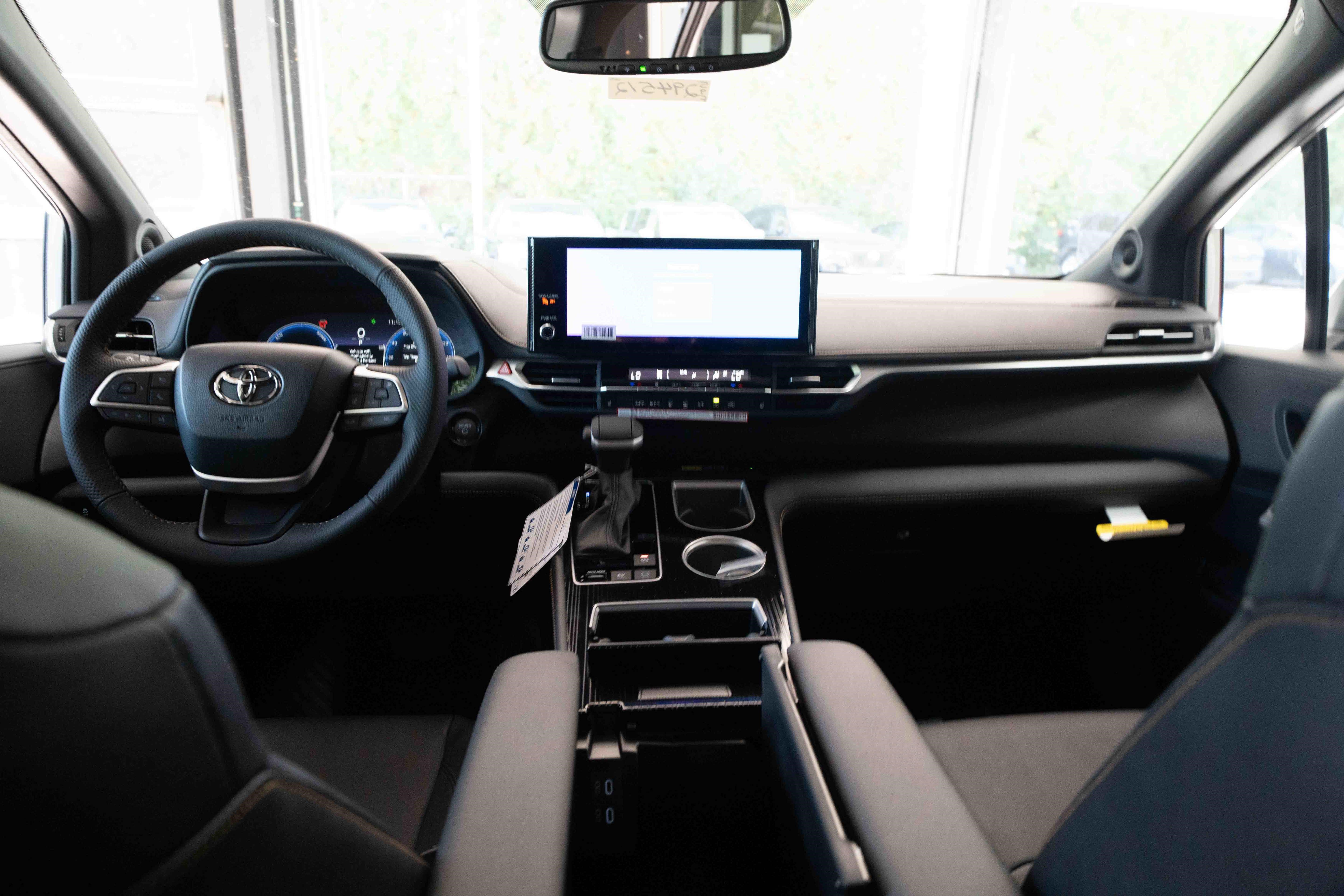 New 2026 Toyota Sienna XLE Woodland Edition AWD/4WD image 20