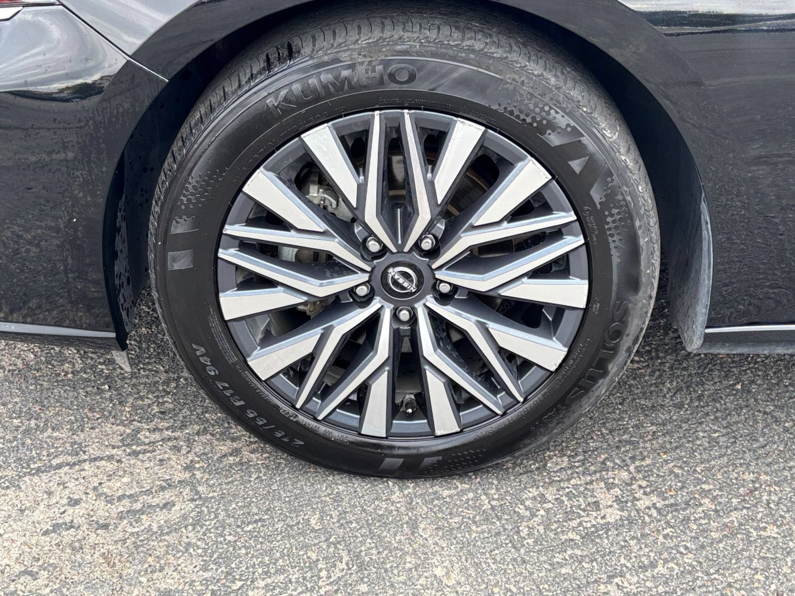 Used 2025 Nissan Altima 2.5 SV FWD image 30