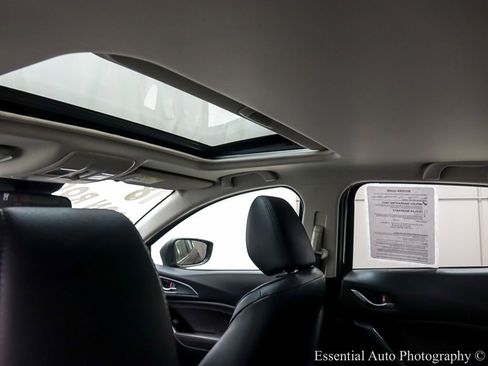 Used 2018 MAZDA MAZDA3 Grand Touring image 13