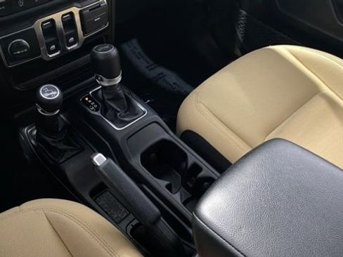 Used 2022 Jeep Wrangler Sport S image 30