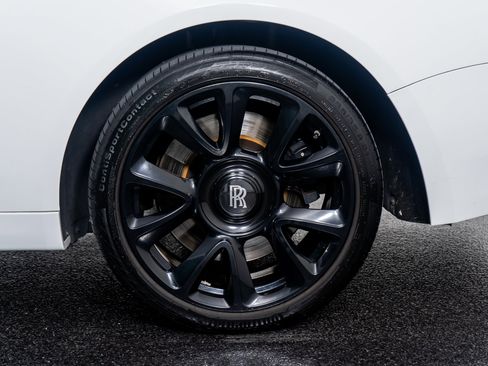 Used 2019 Rolls-Royce Wraith image 17