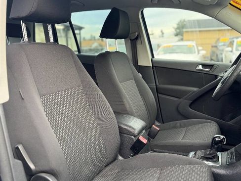 Used 2011 Volkswagen Tiguan S image 7