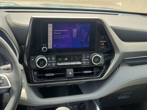 Used 2023 Toyota Highlander XLE FWD image 26