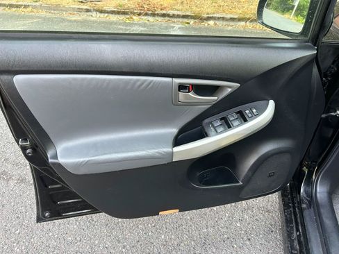 Used 2013 Toyota Prius Four w/ Deluxe Solar Roof Pkg FWD image 11
