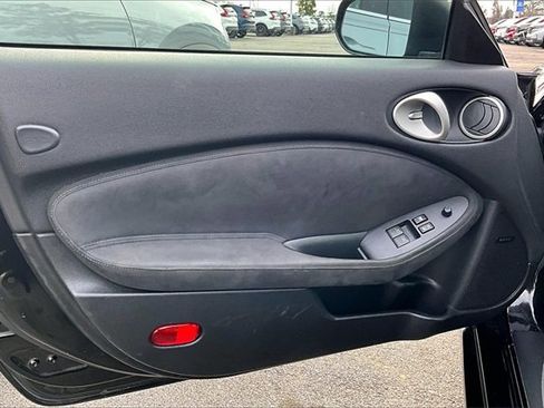 Used 2010 Nissan 370Z Touring image 16