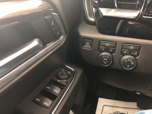 Used 2023 Chevrolet Silverado 1500 LT AWD/4WD image 13