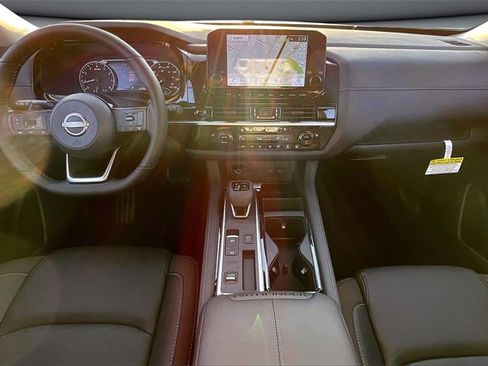 New 2025 Nissan Pathfinder SL image 5
